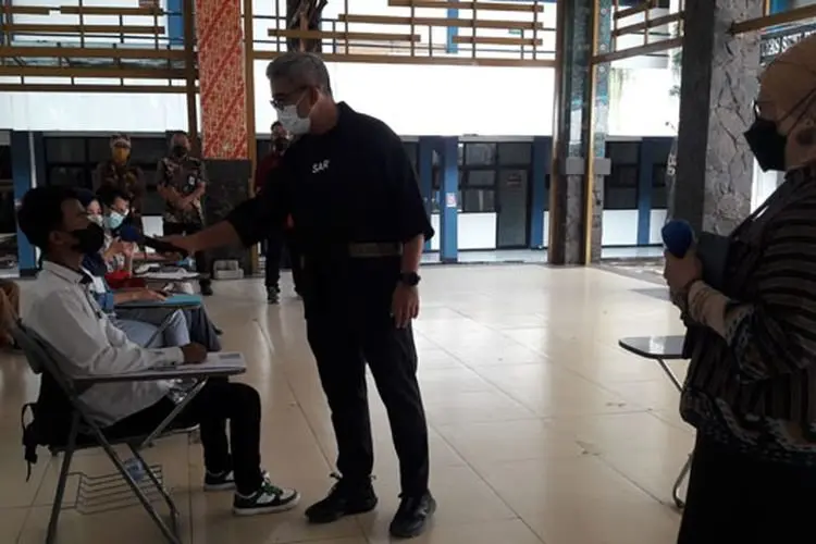 Muhammad Farhan Acungi Jempol Pelaksanaan UTBK di ISBI Bandung