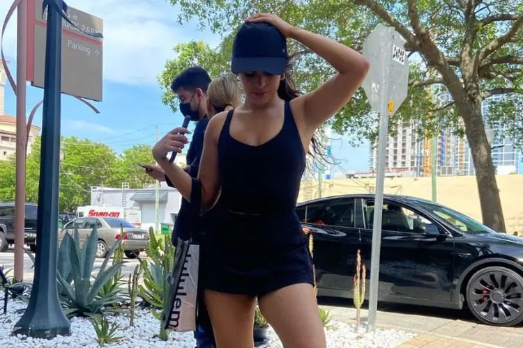 5 Tips Sehat Ala Camila Cabello, Salah Satunya Makan Lambat