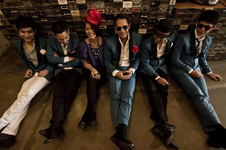 Lirik Laguâ Senja Teduh Pelita â Maliq & D'Essentials