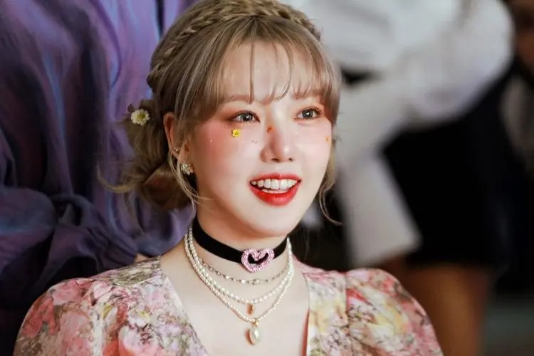 Tak Lagi Bersama, Teman Eks GFriend Khawatirkan Yerin yang Harus Tampil Solo di Panggung