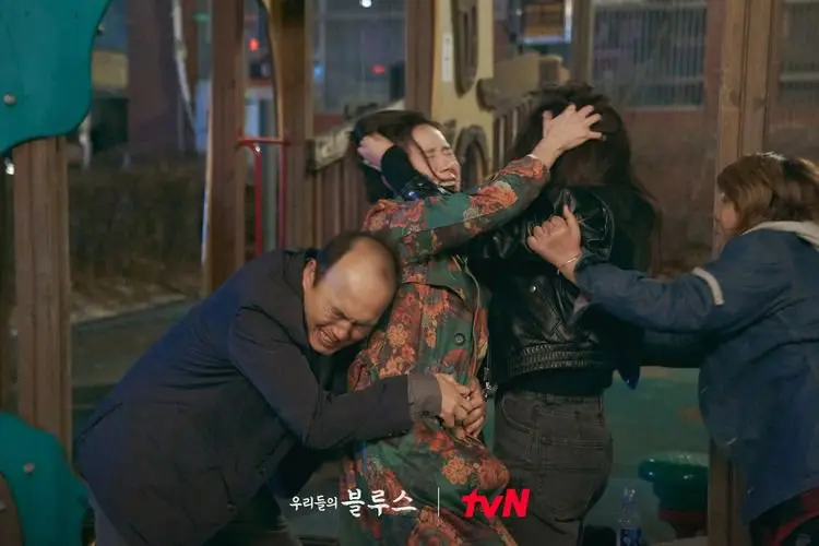Spoiler Our Blues Episode 13: Pertengkaran Terjadi Sebabkan Konflik Mi Ran dan Eun Hee Mulai Muncul