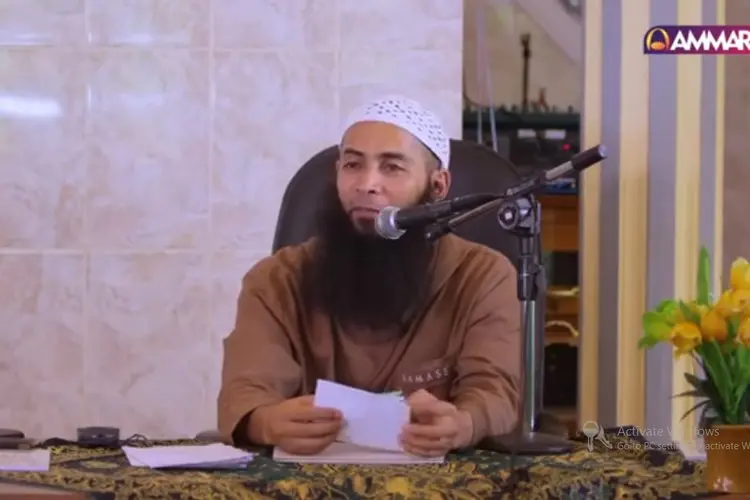 Ibu Bersihkan Kotoran Anak Saat Berwudhu, Apakah Membatalkan? Ini Jawaban Ustadz Syafiq Riza Basalamah