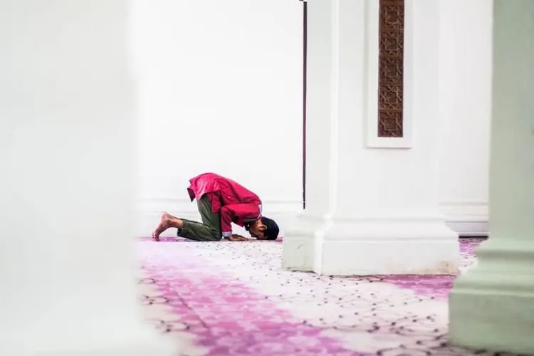 DalilÂ Sholat dan Sabar Sebagai Penolong, Arab dan Artinya