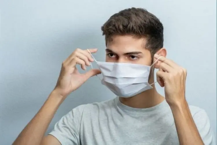 Ingat! Di Stasiun dan Saat Naik Kereta, Penumpang Masih Wajib Pakai Masker