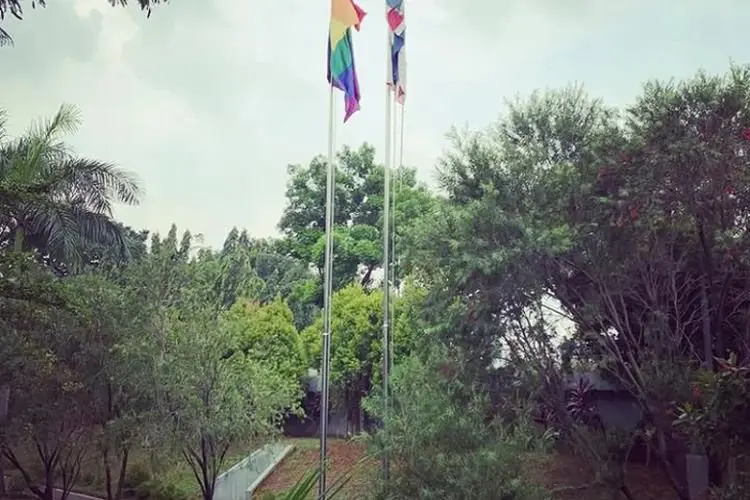 Heboh Kedubes Inggris Kibarkan Bendera LGBT, Ini Penjelasan Fatwa MUI