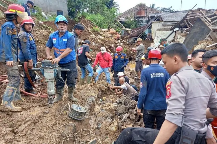Kisah Pilu Longsor Cijeruk, Jasad Nenek Ini Ditemukan Saat Menggendong Cucunya