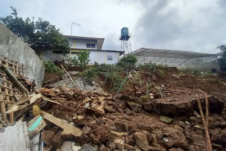 Menilai Tembok Pagar dan Perizinan Vila 88, Pemkab Bogor Tugaskan PPNS Satpol PP