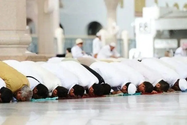 Sholat Rawatib Baca Surat Al-Ikhlas Terus, Bolehkah? Begini Hukumnya