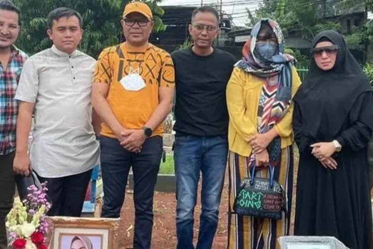 Polemik Pemindahan Makam Vanessa Angel Berlanjut, Denny Darko Sebut Akan Ada Halangan