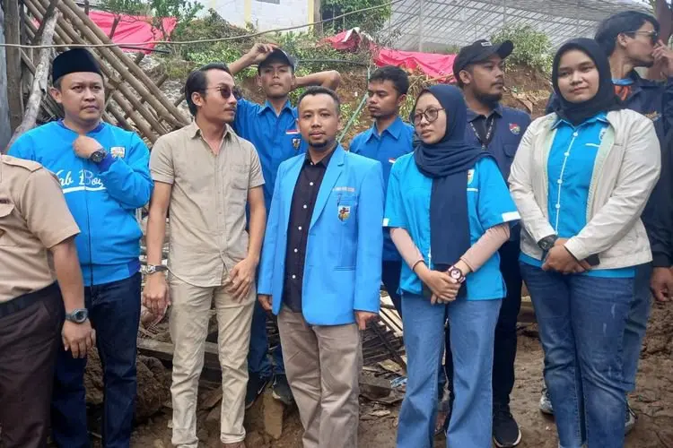 KNPI dan Pengusaha Muda Bersatu Santuni Korban Tanah Longsor di Kampung Pasir Pogor