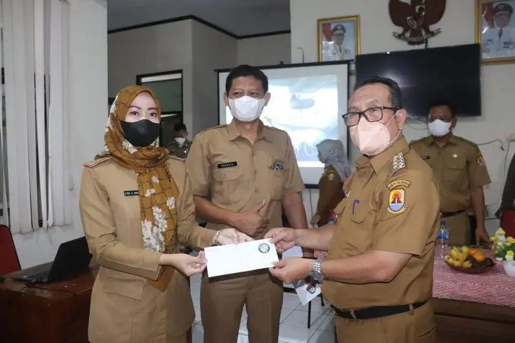 Bupati Imron Minta SKPD Serius Tangani Program Kemiskinan di Cirebon