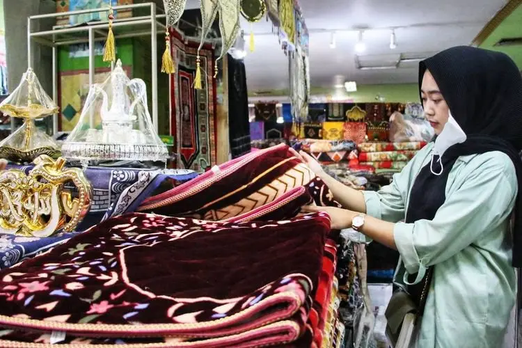 Sempat 'Mati Suri', Toko Oleh-Oleh Haji dan Umrah Kembali Menggeliat