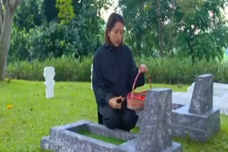 Sinopsis Ikatan Cinta Rabu 25 Mei 2022: Ziarah ke Makam Roy, Mama Rosa Ungkap Keresahannya