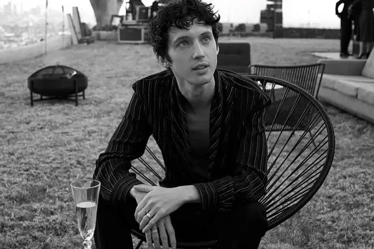 Lirik Laguâ Angel Baby - Troye Sivan