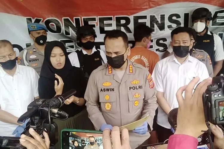 Polrestabes Bandung Amankan Puluhan Pohon Ganja, Pelaku Jualan via Online