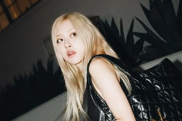 Terlihat Keluar Studio Rekaman yang Sama di New York, Rumor Kolaborasi Taylor Swift dan Rose BLACKPINK Ramai Diperbincangkan
