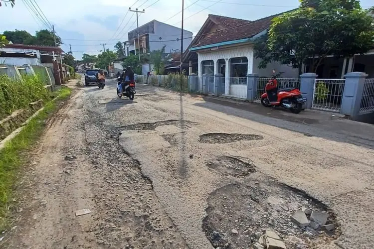 Warga Keluhkan Kerusakan Jalan Kabupaten Sepanjang Bandrek-Cibatu