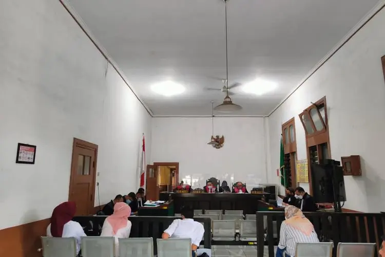 Didakwa Terima Suap Rp10 Miliar, Rahmat Effendi Terancam 20 tahun Penjara