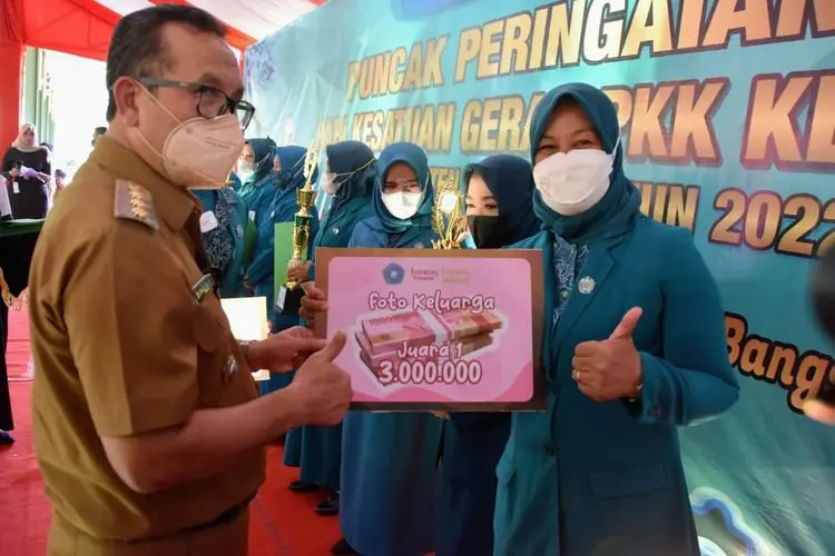 Bupati Imron Berharap PKK diminta Jadi Pelopor Emansipasi Wanita