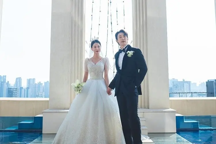 Hoon U-KISS dan Mantan Member Girl's Day Hwang Ji Seon Bagikan Foto Indah dari Momen Pernikahannya