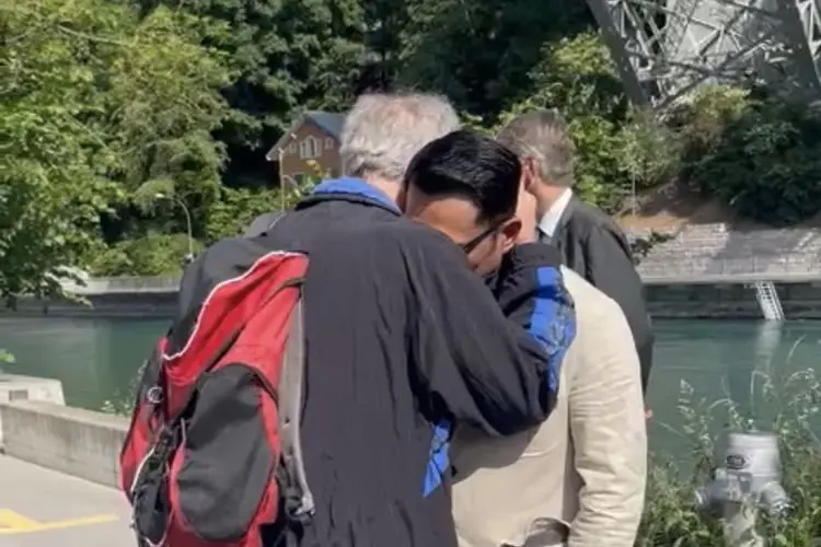 Sempat Selamatkan Adik Eril, Warga Bern Beri Pelukan untuk Ridwan Kamil