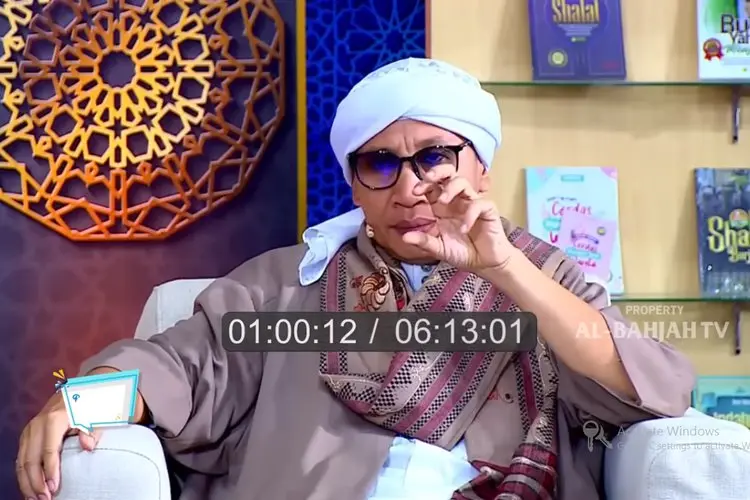 Hukum Sholat Berjamaah Diluar atau di Teras Masjid? Buya Yahya: Banyak Kesalahan Terjadi