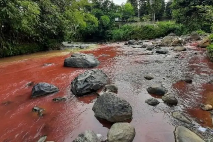 Air Sungai Cimeta Berwarna Merah, Ada Dugaan Tindakan Pidana 