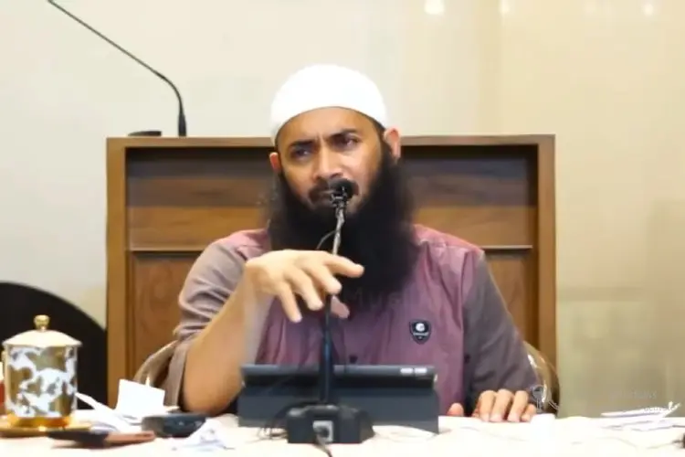 Begini Hukum Membaca Bacaan Sholat dalam Hati, Ustadz Syafiq Riza Basalamah: Ucapkan Seperti Doa