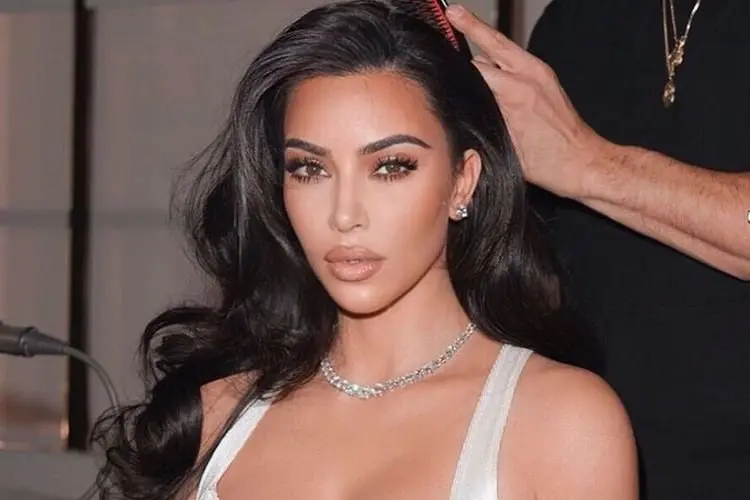Jelang Luncurkan Produk Kulit SKKN, Kim Kardashian Lakukan Perawatan Ektrim, Rela Makan Kotoran?