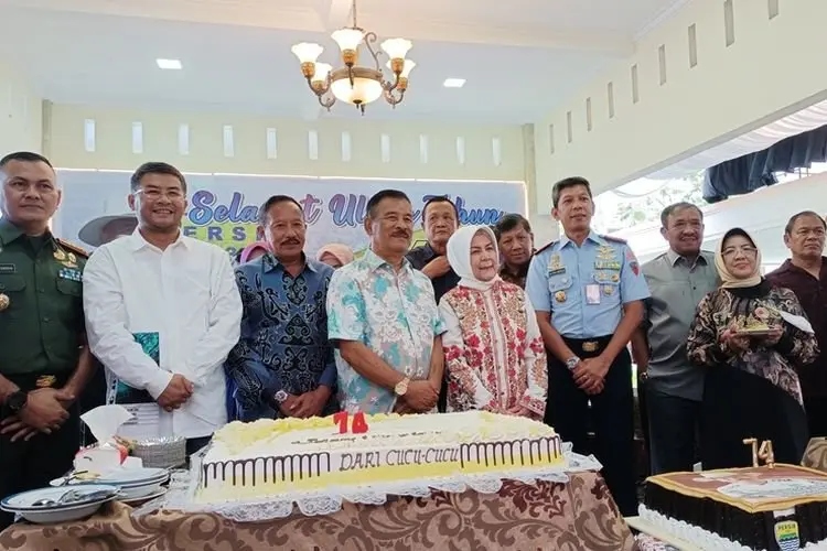 KABAR BAHAGIA, Umuh Muchtar Rayakan Ulang Tahun ke-74
