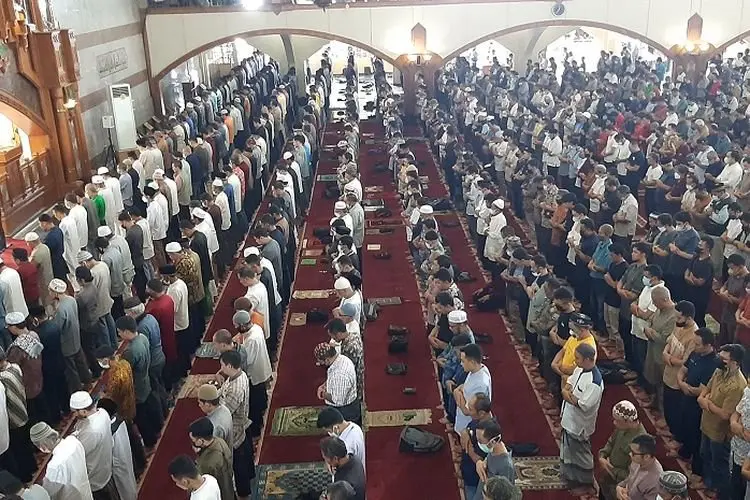 Suasana Sholat Gaib untuk Eril di Masjid Pusdai Bandung 
