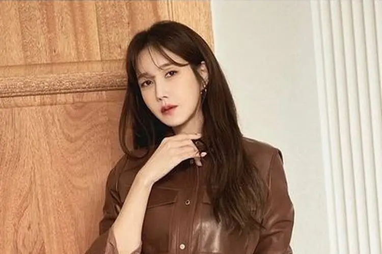 Lee Ji Ah 'The Penthouse' Dikabarkan Akan Membintangi Drama Baru 'First Lady'