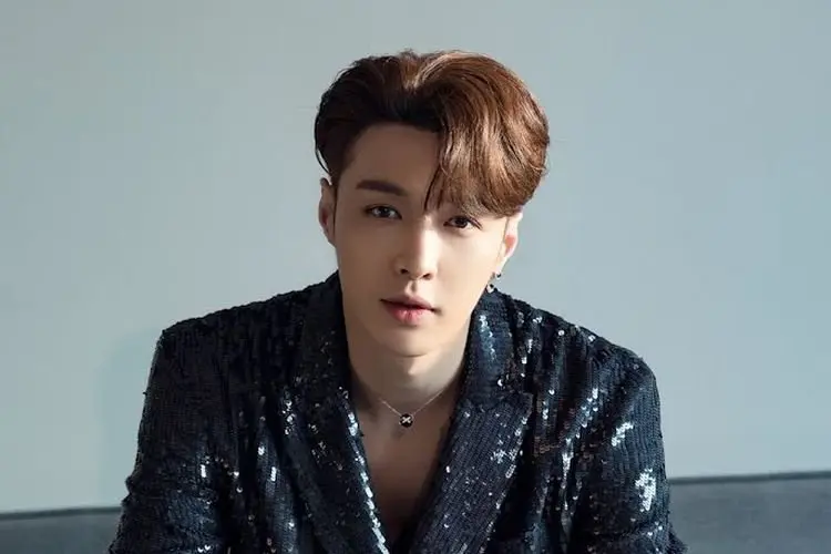 Setelah Dihapus, SM Entertainment Kembali Menambahkan Nama Lay dalam Profil Resmi EXO