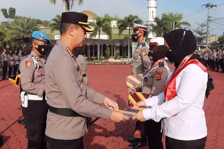 Janji Kapolresta Bandung Ditepati, Anggotanya yang Berprestasi Diganjar Penghargaan