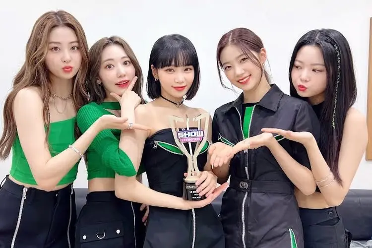 Penggemar LE SSERAFIM Mengecualikan Nama Kim Garam dari Fanchant Grup