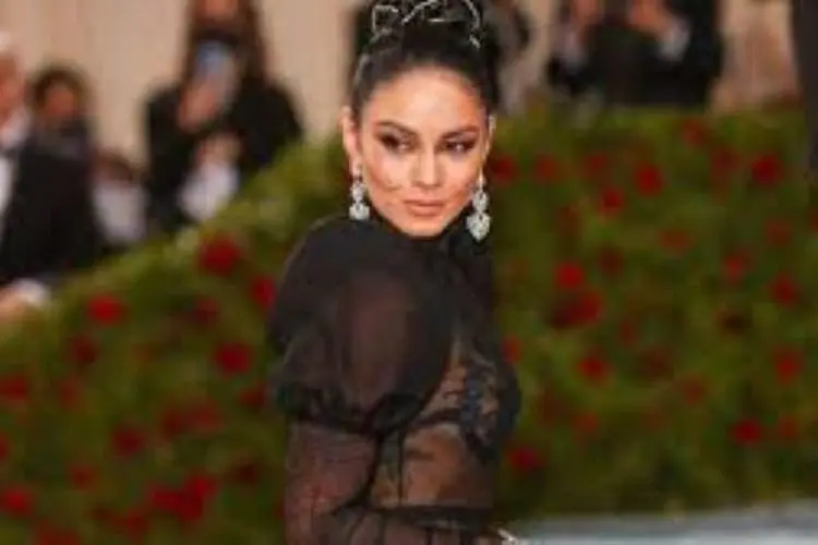 Vanessa Hudgens Tampil Memukau di MTV Movie Awards 2022, Memamerkan Rambut Indahnya