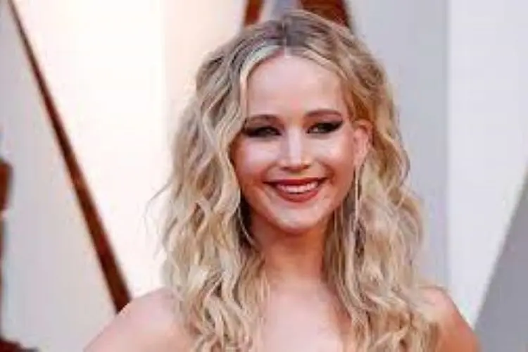 Setelah Melahirkan Jennifer Lawrence Rehat dari Dunia Film dengan Berlibur ke Santa Monica, Ini Gayanya!
