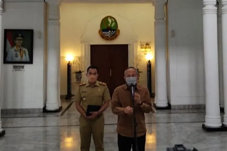 Gendong Arkana ke Gedung Sate, Ridwan Kamil Langsung Pimpin Rapim, Bahas 8 Masalah Ini