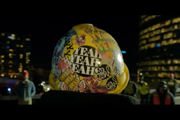 Lirik Laguââ Spitting Off the Edge of the World â Yeah Yeah Yeahs