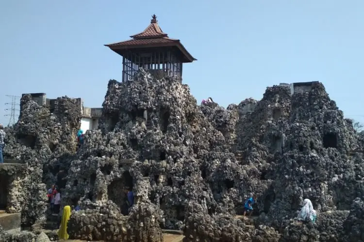 Info Wisata Gua Sunyaragi, Tempat Sultan di Masa Lalu Bermeditasi 