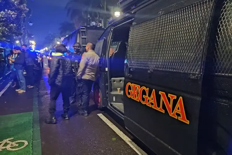 Polisi Jaga Ketat Temuan Paket Senjata Api di Jalan Asia Afrika Bandung