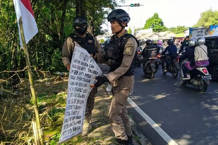 Beredar Spanduk Hasutan dan Provokatif terhadap Iwan Setiawan, Satpol PP Bogor Langsung Tertibkan