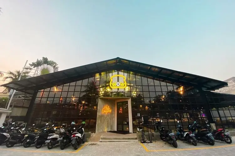 Heboh Pasangan Pria Diduga Gay Bermesraan di Kafe, Polisi Langsung Turun Tangan