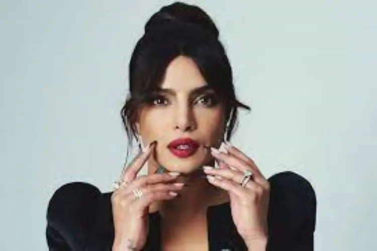 Priyanka Chopra Buat Semua Orang Terperanga, Ini Gaya Fashionnya Datang ke Acara Bulgari