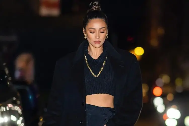 Shay Mitchell Unggah Foto Bayi dan Umumkan Nama Anak Keduanya di Instagram