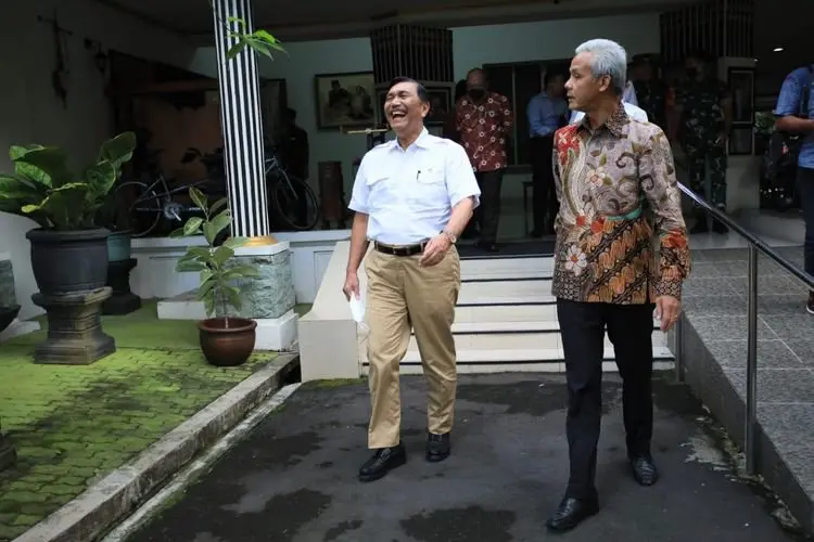 Ganjar Pranowo dan Luhut Sepakat Tunda Kenaikan Harga Tiket Candi Borobudur