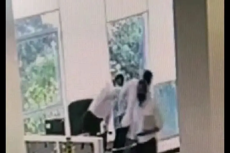 Polisi Selidiki Video Atasan yang Diduga Pukul Karyawannya hingga Jatuh