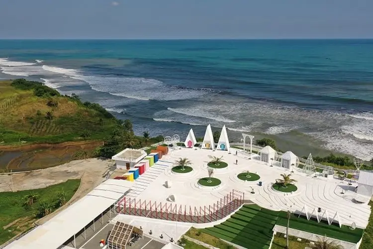 Yuk Intip Spot Selfie Kekinian ala Bangunan Klasik Dunia di Karang Potong Ocean View