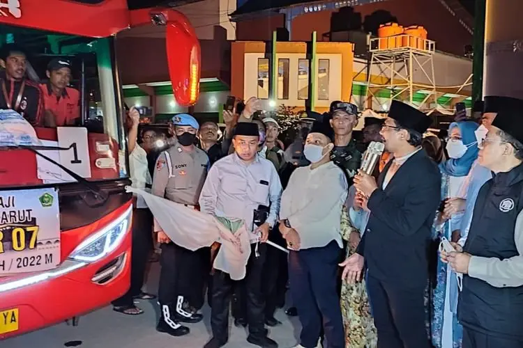 Lepas Keberangkatan Kloter Pertama Jamaah Haji Garut, Helmi Budiman Minta Doakan Agar Covid-19 Berakhir