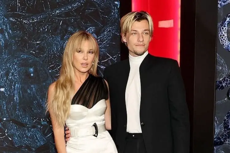 Mille Bobby Brown dan Jake Bongiovi Unggah Foto Mesra di Instagram, Saling Balas di Kolom Komentar